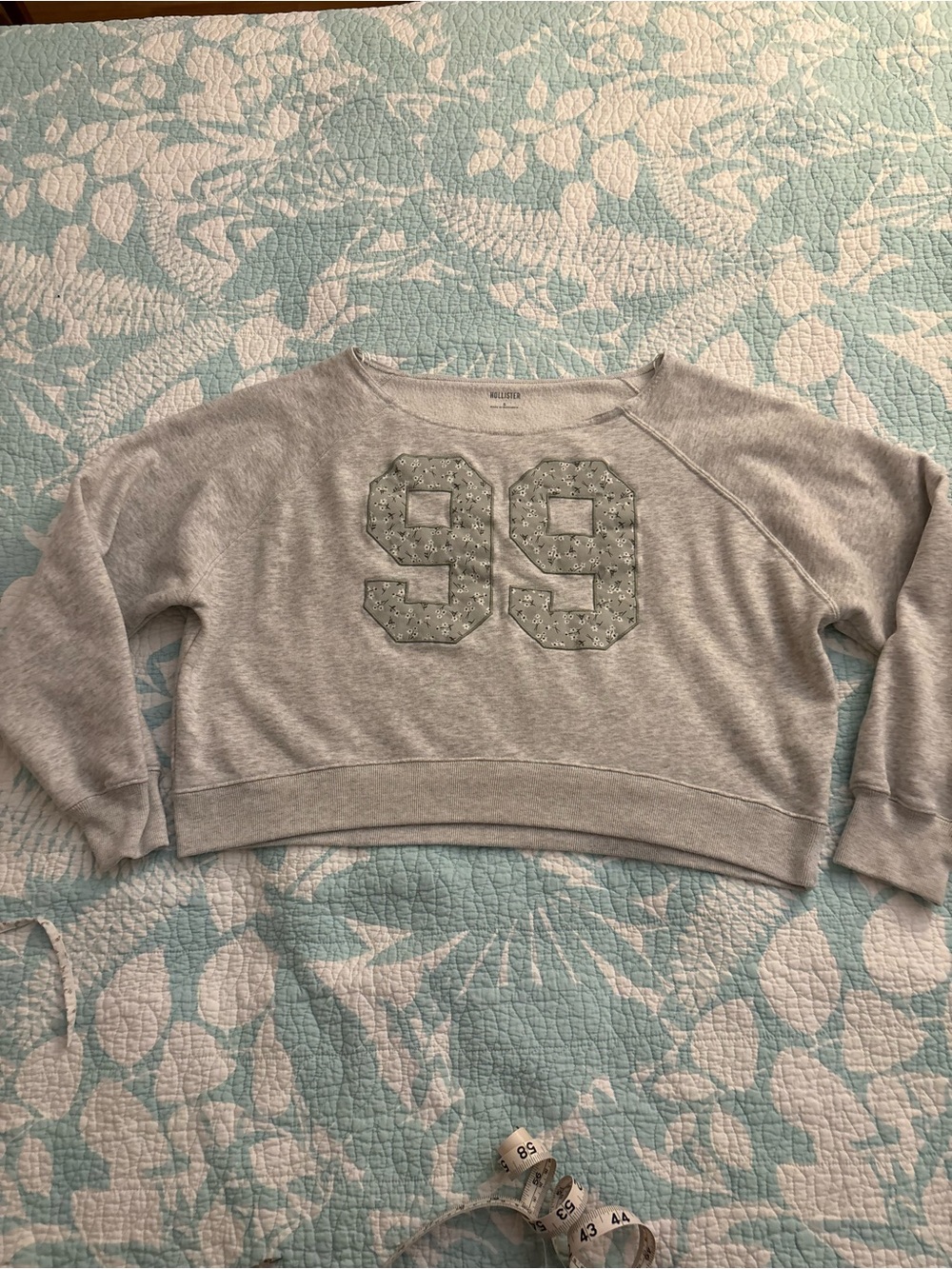 Hollister Grey Women's Cropped Sweatshirt with '99' Applique - women’s small